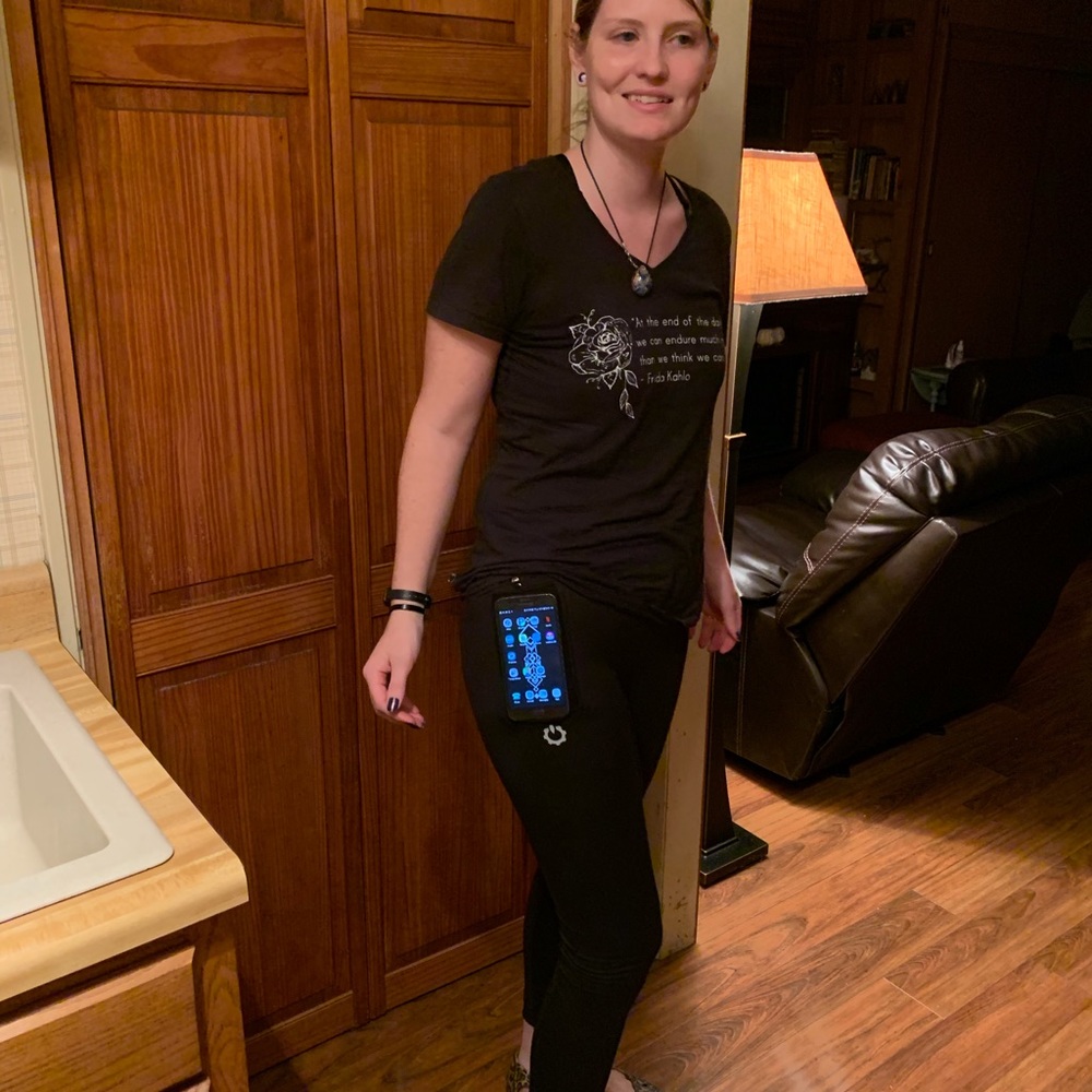 SPORTS LEGGINGS THAT HOLDS YOUR PHONE